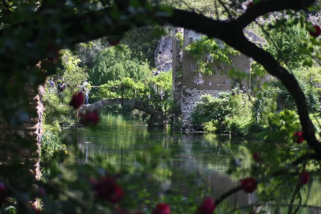 全世界最浪漫的花園！建在廢墟，美如天堂